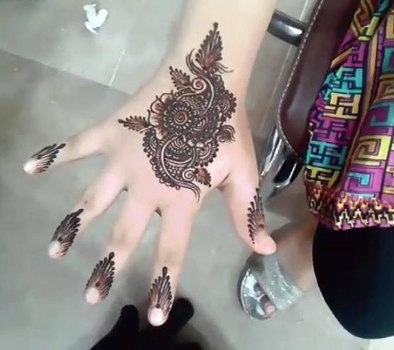 Eid ul zuha: खूबसूरती पर चार चांद लगा देंगे मेहंदी के ये 12 लेटेस्ट डिजाइन