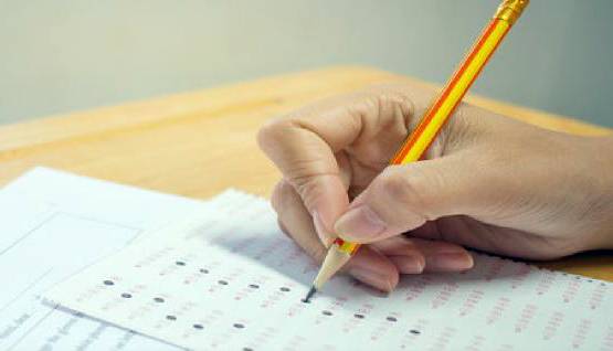 300 कमाने वाले मजदूर की बेटी ने पास की NEET परीक्षा, बनेगी डॉक्टर