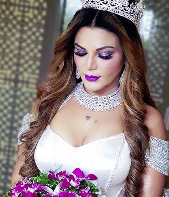 राखी ने शेयर की रोती लड़की की फोटो, लोग बोले- तलाक हो गया?