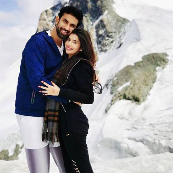 स्‍व‍िटजरलैंड की वादियों में राजीव-चारु का लिपलॉक, हनीमून की फोटोज वायरल