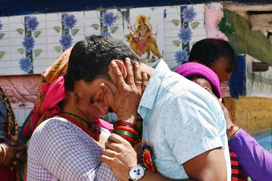 जब टीचर ने ली विदाई, तो रो पड़ा स्कूल का हर बच्चा, देखें-PHOTOS