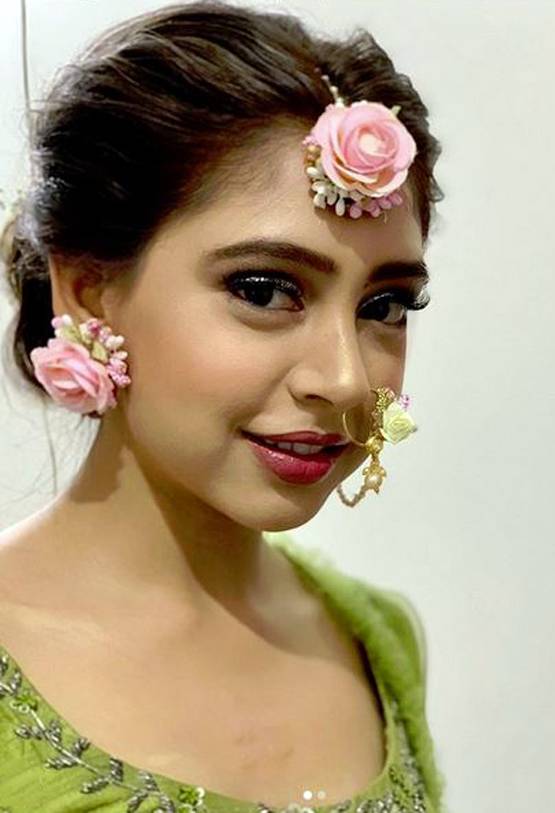 कैसी ये यारियां फेम नीति टेलर की जल्द होगी शादी, मेहंदी की तस्वीरें Viral