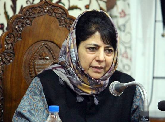 महबूबा की गिरफ्तारी के बाद चर्चा में हैं बेटी, जानें- क्या करती हैं काम