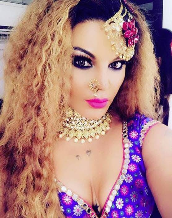 राखी ने शेयर की रोती लड़की की फोटो, लोग बोले- तलाक हो गया?