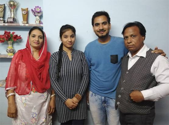 पिता टेलर, बेटा बना CA टॉपर, जानें किस स्ट्रेटजी से पाई सफलता