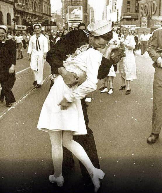 World Photography Day: यहां देखें- दुनिया की दर्दनाक और खुशनुमा तस्वीरें