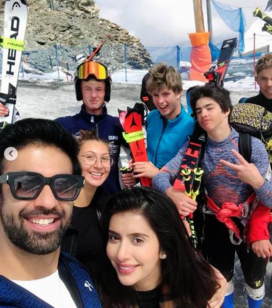 स्‍व‍िटजरलैंड की वादियों में राजीव-चारु का लिपलॉक, हनीमून की फोटोज वायरल