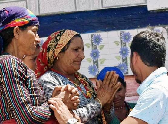 जब टीचर ने ली विदाई, तो रो पड़ा स्कूल का हर बच्चा, देखें-PHOTOS