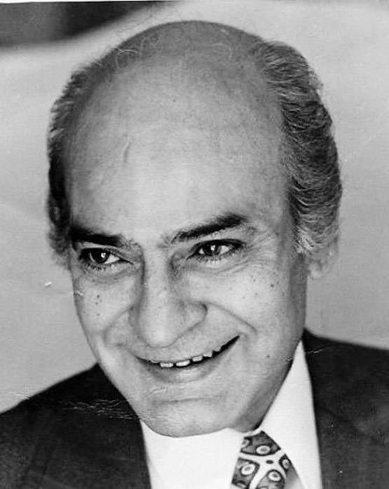 52 साल की उम्र में डेब्यू, गरीबी में कटा आखिरी वक्त, ऐसी थी ए के हंगल की जिंदगी