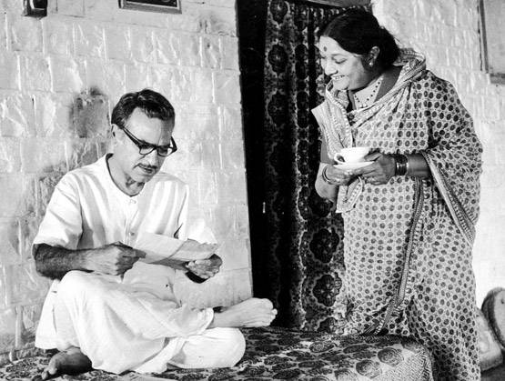 52 साल की उम्र में डेब्यू, गरीबी में कटा आखिरी वक्त, ऐसी थी ए के हंगल की जिंदगी