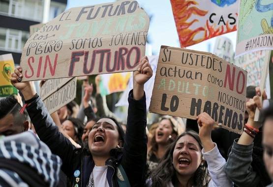 नहीं बुझ रही अमेजन जंगल की आग, दुनिया भर में शुरू हुआ प्रदर्शन