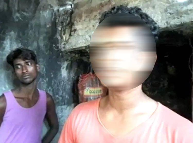 पत‍ि पहुंचा, दरवाजे के पीछे छ‍िपा था प्रेमी, 'कर्ज' वसूलने आता था घर