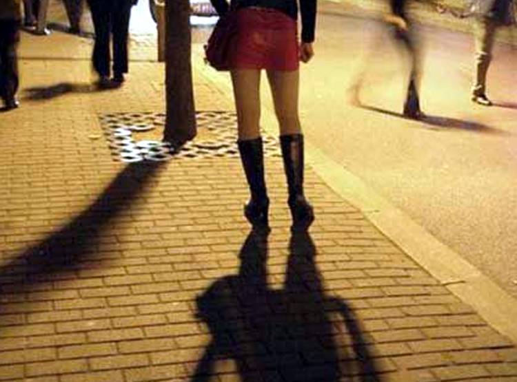 एस्कॉर्ट सर्विस का नंबर गूगल पर ढूंढा, Whatsapp पर बात, लुटा युवक