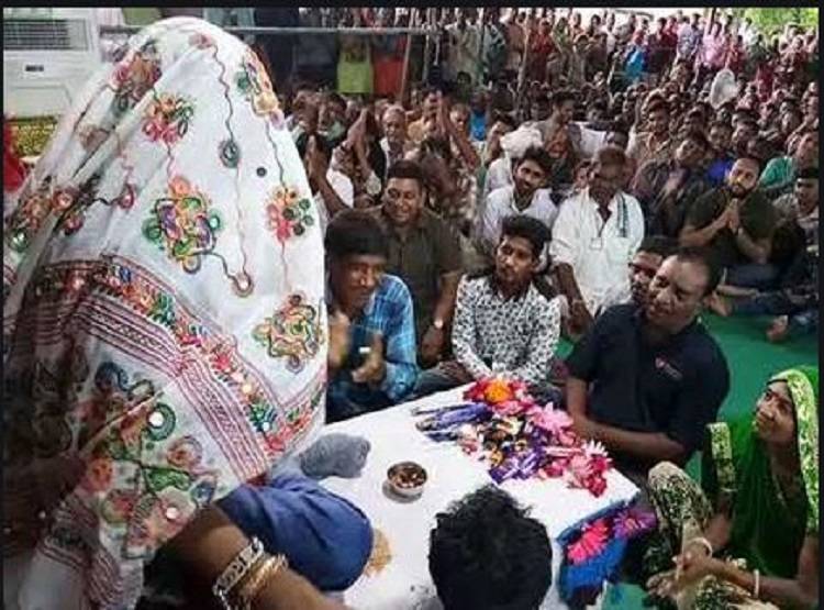 ढोंगी बाबा का पर्दाफाश, गुड़िया को देवी बताकर करता था ठगी