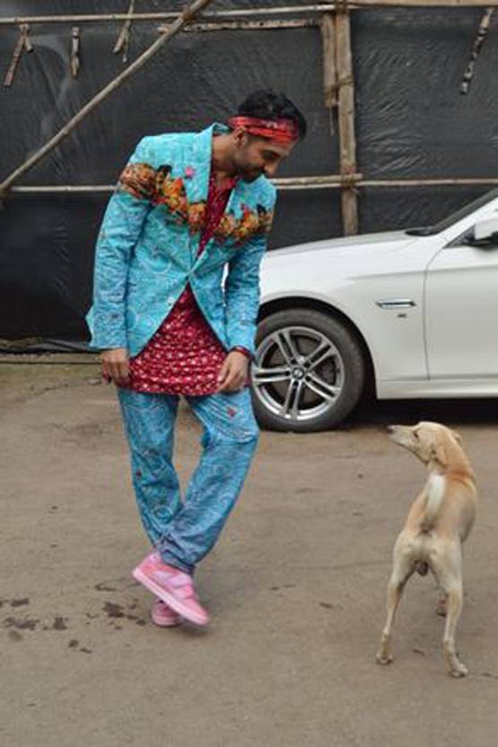 ड्रीम गर्ल: मराठी मुलगी बनीं नुसरत भरूचा, स्ट्रीट डॉग्स संग खेलती आईं नजर