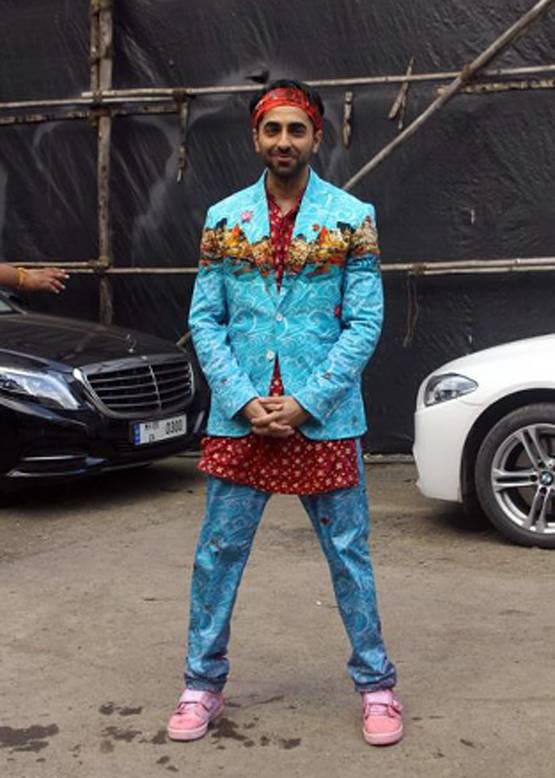 ड्रीम गर्ल: मराठी मुलगी बनीं नुसरत भरूचा, स्ट्रीट डॉग्स संग खेलती आईं नजर