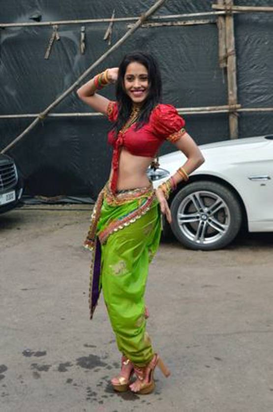 ड्रीम गर्ल: मराठी मुलगी बनीं नुसरत भरूचा, स्ट्रीट डॉग्स संग खेलती आईं नजर