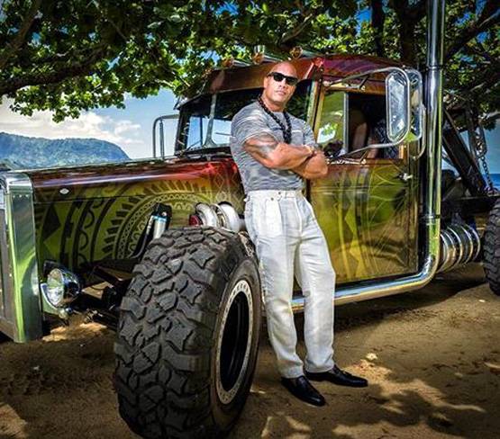 WWE चैम्पियन हॉलीवुड स्टार ने की शादी, हवाई से सामने आईं तस्वीरें