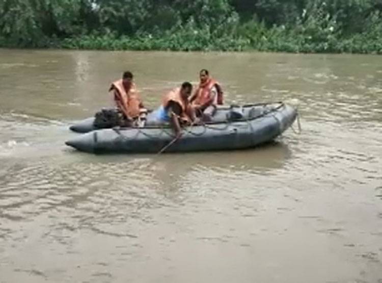 दोस्त बनाता रहा वीडियो, गहरे पानी में डूबता रहा अभिषेक