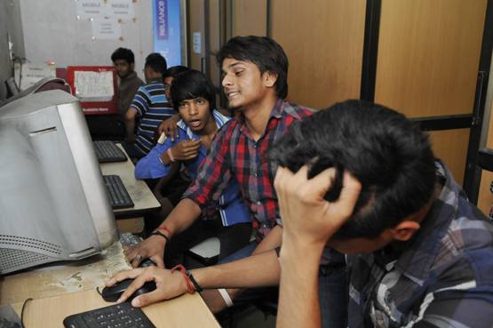 IAS बनने के लिए घंटों पढ़ना जरूरी नहीं, पढ़ें, UPSC टॉपर के टिप्स