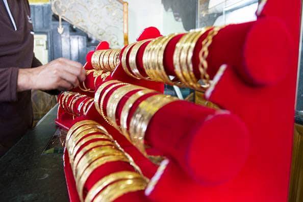 PAK की बर्बादी की एक और कहानी, 70 हजार रुपये के पार पहुंचा सोना