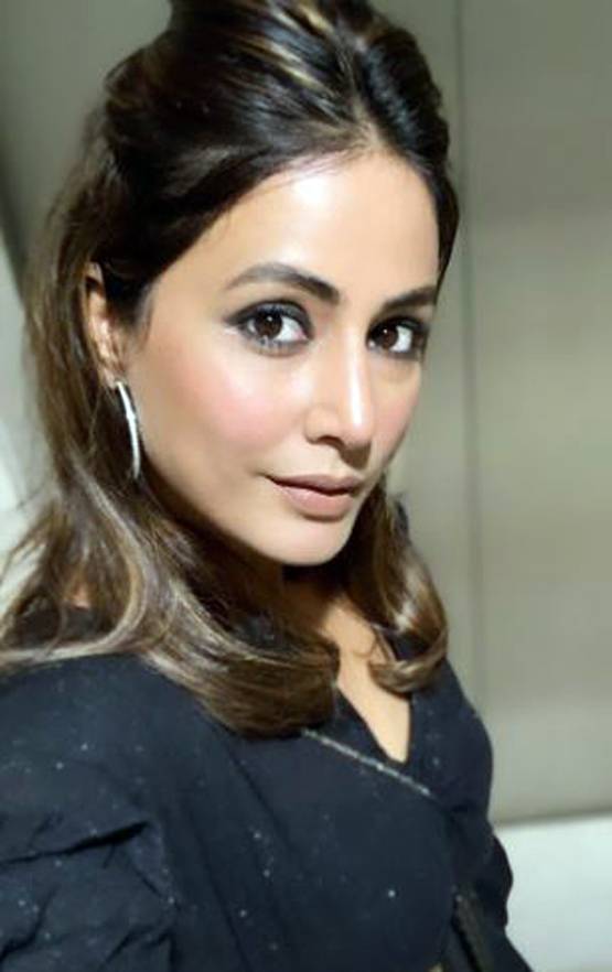 हिना खान ने BFF प्रियांक को गाल पर किया किस, बर्थडे पर दिया ये तोहफा