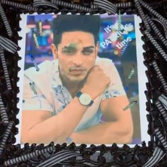 हिना खान ने BFF प्रियांक को गाल पर किया किस, बर्थडे पर दिया ये तोहफा