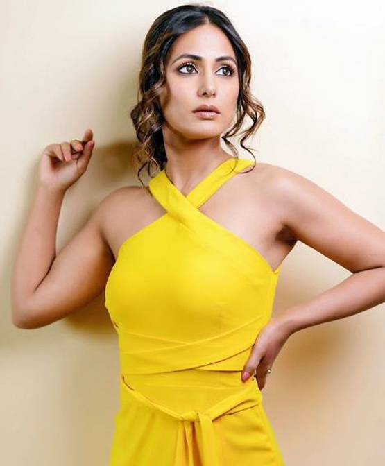 हिना खान ने BFF प्रियांक को गाल पर किया किस, बर्थडे पर दिया ये तोहफा