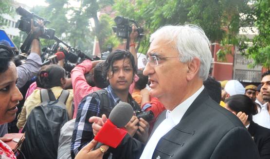 चिदंबरम ही नहीं कांग्रेस के ये नेता भी काले कोट और खादी के कॉम्बिनेशन