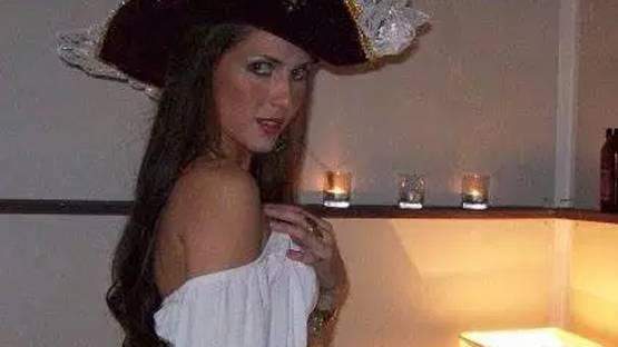 फेमस पोर्न स्टार सुरंग में रहने को मजबूर, इस हालत में मिली