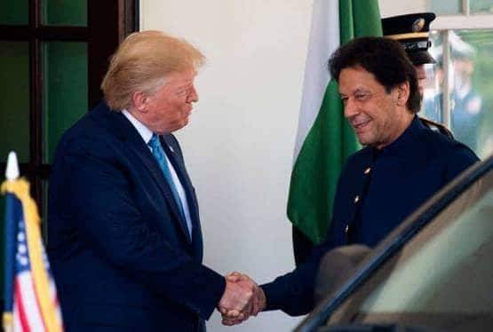 गूगल पर भिखारी सर्च करने पर दिख रहे इमरान खान, सोशल मीडिया पर ट्रोल