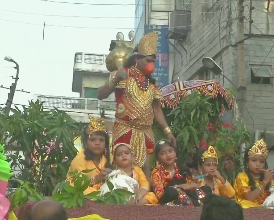 देशभर में जन्माष्टमी की धूम, मंदिरों में दिखा कृष्ण भक्तों का उत्साह