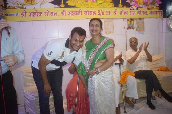 CA टॉपर ने लाखों की नौकरी छोड़ी, पहले प्रयास में IAS में सफल, जानें टिप्स