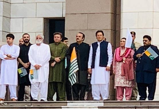 'कश्मीर ऑवर' के नाम पर इमरान का 'फ्लॉप शो', लोगों को सड़कों पर दौड़ाया