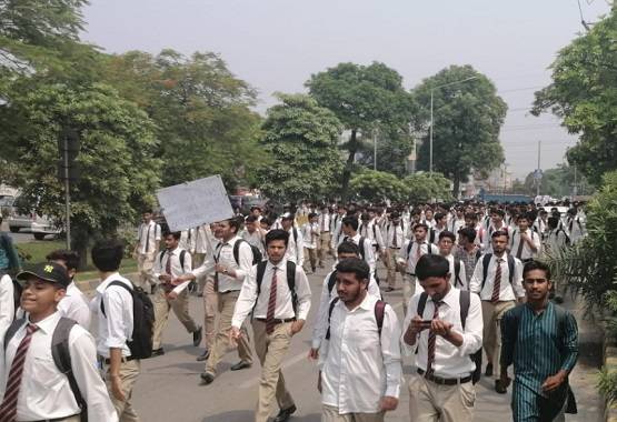 'कश्मीर ऑवर' के नाम पर इमरान का 'फ्लॉप शो', लोगों को सड़कों पर दौड़ाया