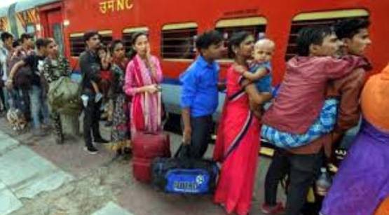 नौकरी के लिए UP से दिल्ली-मुंबई सबसे ज्यादा पलायन, कहां जा रहे बिहार के लोग