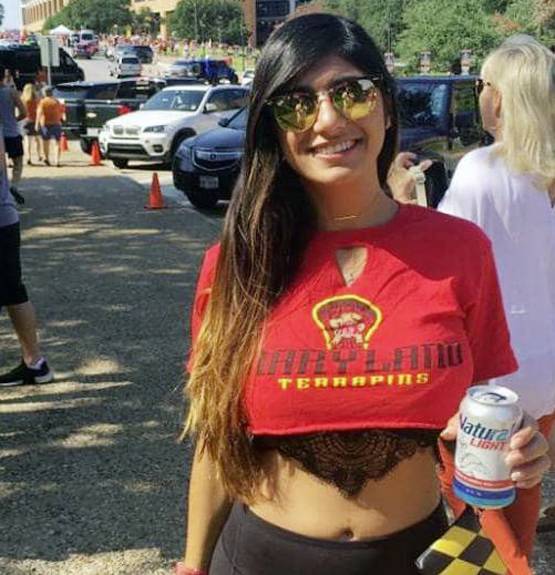 एडल्ट इंडस्ट्री छोड़ने के 3 साल बाद भी परेशान हैं मिया खलीफा, बताई वजह