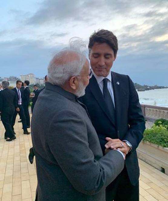 झप्पी के बाद अब थपकी, देखें- पीएम मोदी की विदेशी नेताओं संग डिप्लोमेसी