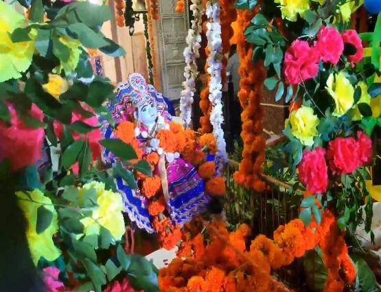 देशभर में जन्माष्टमी की धूम, मंदिरों में दिखा कृष्ण भक्तों का उत्साह