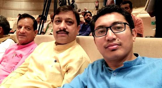 370 पर भाषण की हुई तारीफ, ऐसा है लद्दाख के BJP सांसद का परिवार