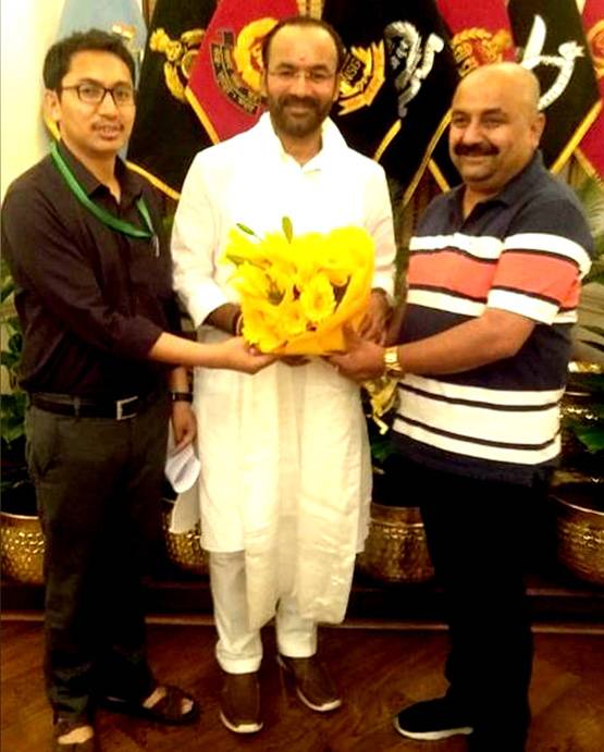 370 पर भाषण की हुई तारीफ, ऐसा है लद्दाख के BJP सांसद का परिवार