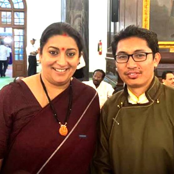 370 पर भाषण की हुई तारीफ, ऐसा है लद्दाख के BJP सांसद का परिवार