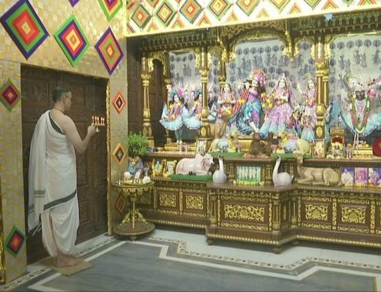 देशभर में जन्माष्टमी की धूम, मंदिरों में दिखा कृष्ण भक्तों का उत्साह