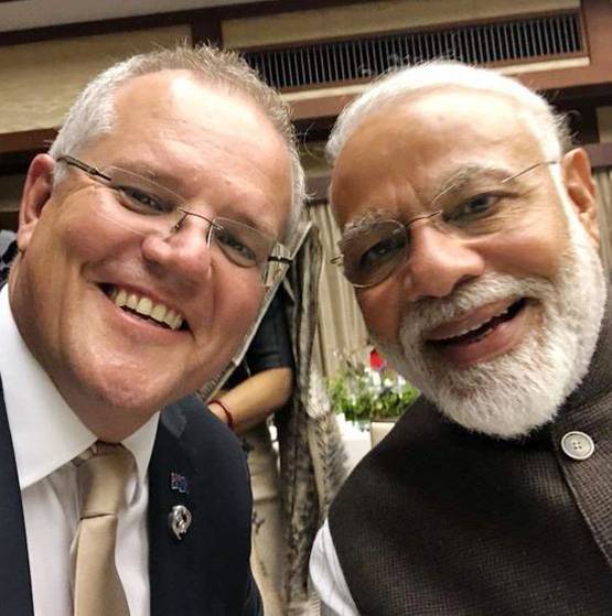 झप्पी के बाद अब थपकी, देखें- पीएम मोदी की विदेशी नेताओं संग डिप्लोमेसी