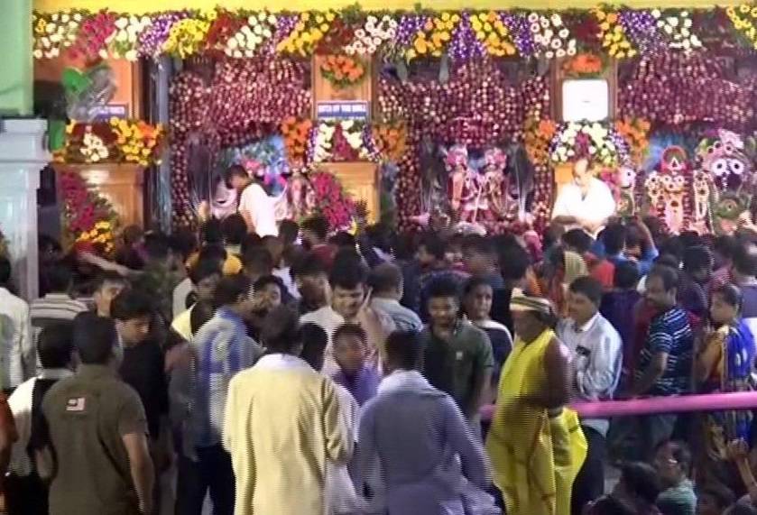 देशभर में जन्माष्टमी की धूम, मंदिरों में दिखा कृष्ण भक्तों का उत्साह