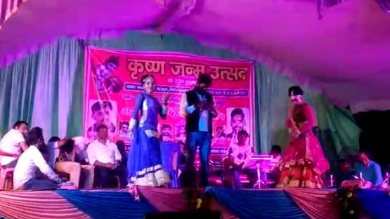 यूपी के थाने में करवाया अश्लील डांस? VIDEO वायरल