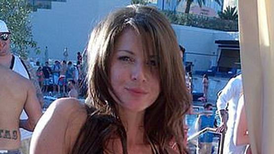 फेमस पोर्न स्टार सुरंग में रहने को मजबूर, इस हालत में मिली