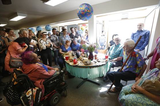 मौत से पहले 'वेडिंग पार्टी', फिर खत्म की जिंदगी, झकझोरने वाली तस्वीरें