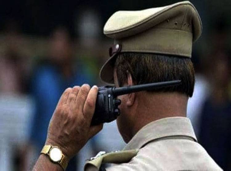 थाने की बिजली काटनेवाले लाइनमैन ने कर्मचारियों को दिलाया रुका हुआ वेतन