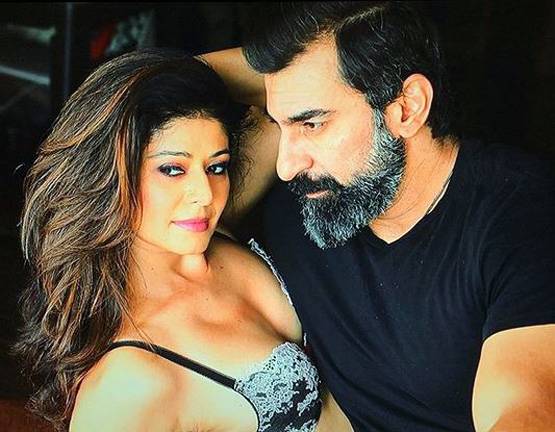 शर्टलेस नवाब शाह-रेड बिकिनी में पूजा बत्रा, वायरल हो रही नई तस्वीरें